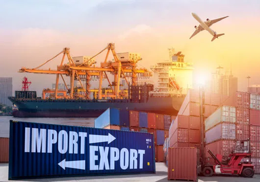 Aereo cargo per trasporti internazionali e pratiche doganali import-export